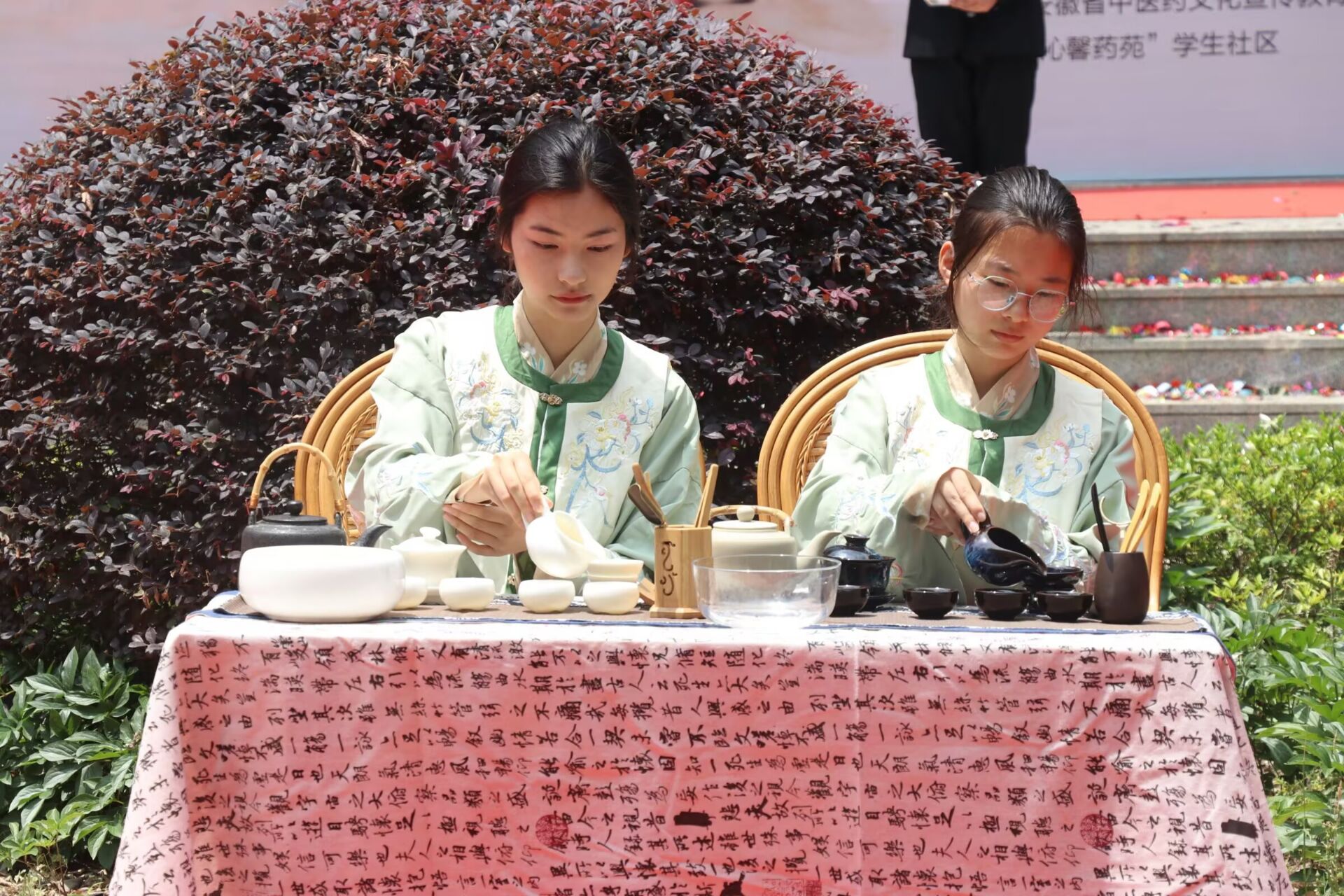 �����S��н�𣬽������ݝ��n��