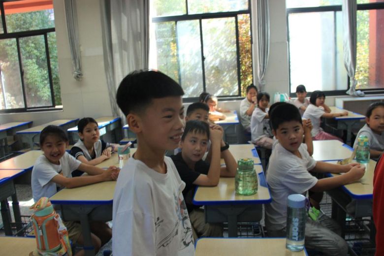 ���t�ɿɉ��߲ʼ��ڣ��c��ͯ�ģ�����֪�R���L�®���