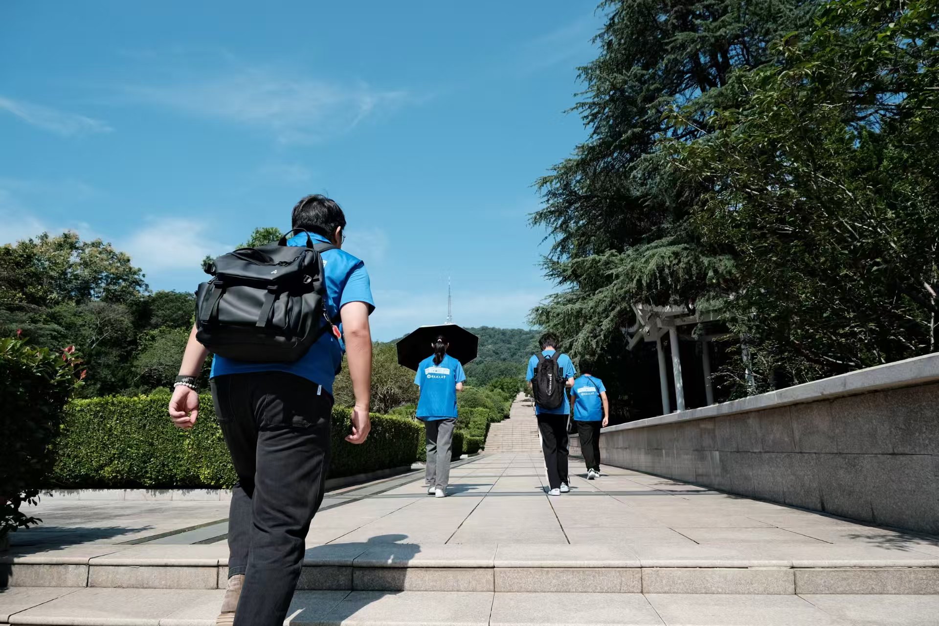 ׷���tɫӛ����̽���l(f��)չ��·������������W(xu��)�C���{(di��o)�ЈF�Ķ�Ԫ���`֮��