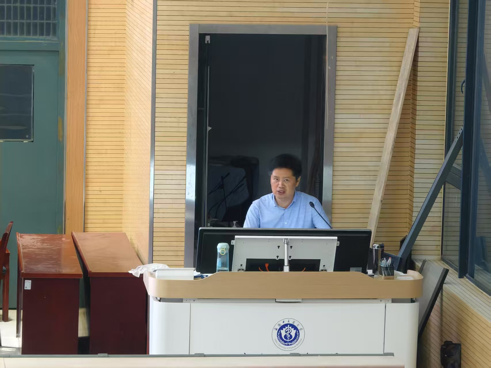 ��������н���L���ഺ�A��