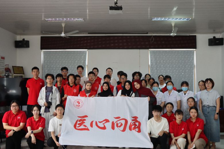 �ഺ�����ڻ��ӣ����o����Ц�_�