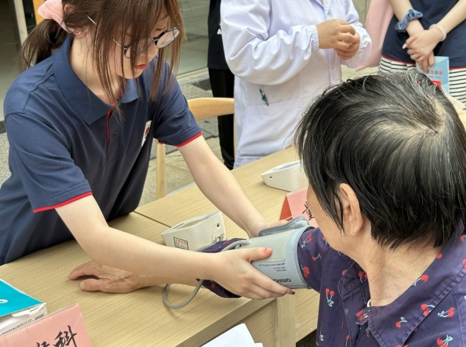 ���f��ů�����o(h��)��������^(q��)־Ը���(d��ng)չ�L(f��ng)��