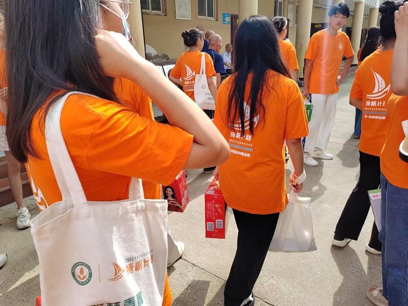 ���M����Ժ����С��֮�e��ůϦ�֮��