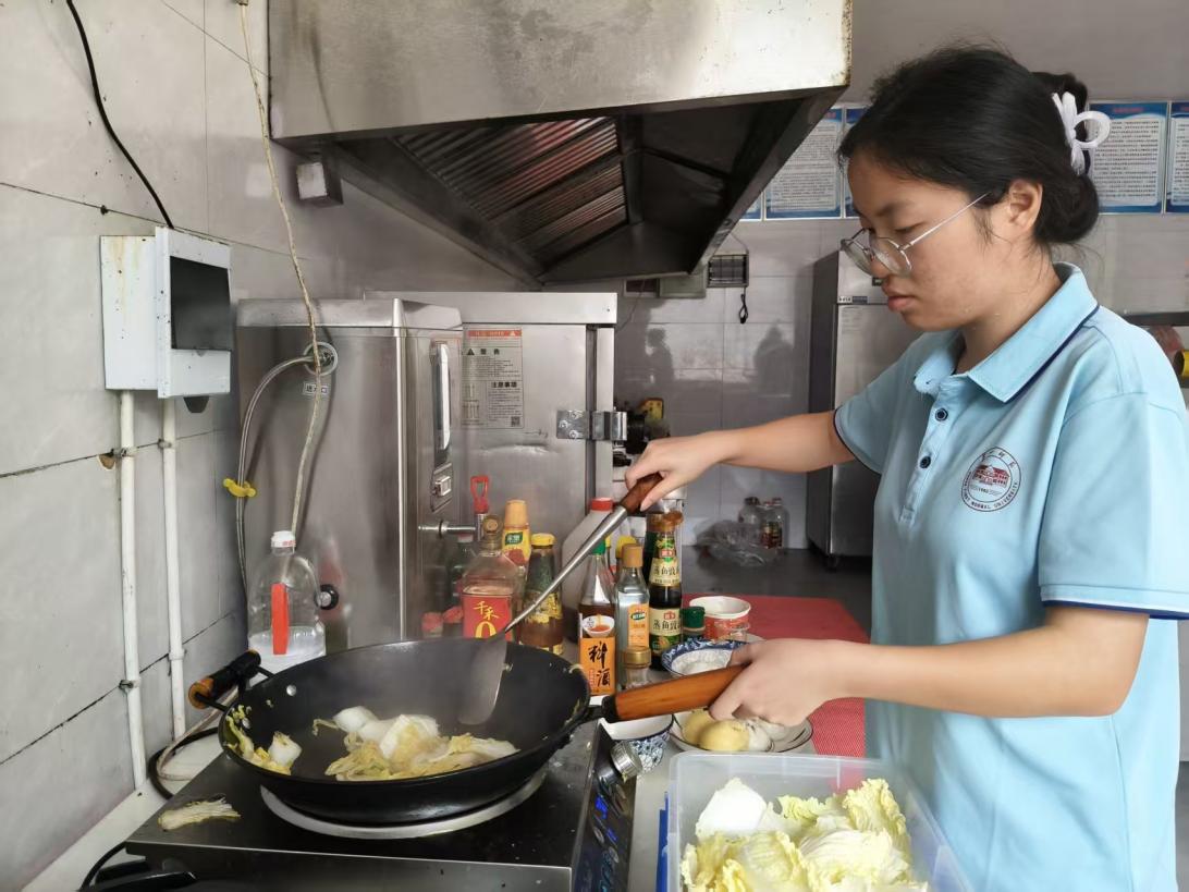 ����Ϫ֪�С��l�����d���M�F���r��СԺ�h��㣬�Fꠜ���ů����