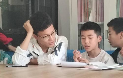 �����r�ֿƼ���W���܌WԺ����2203�������S�崺��֧��