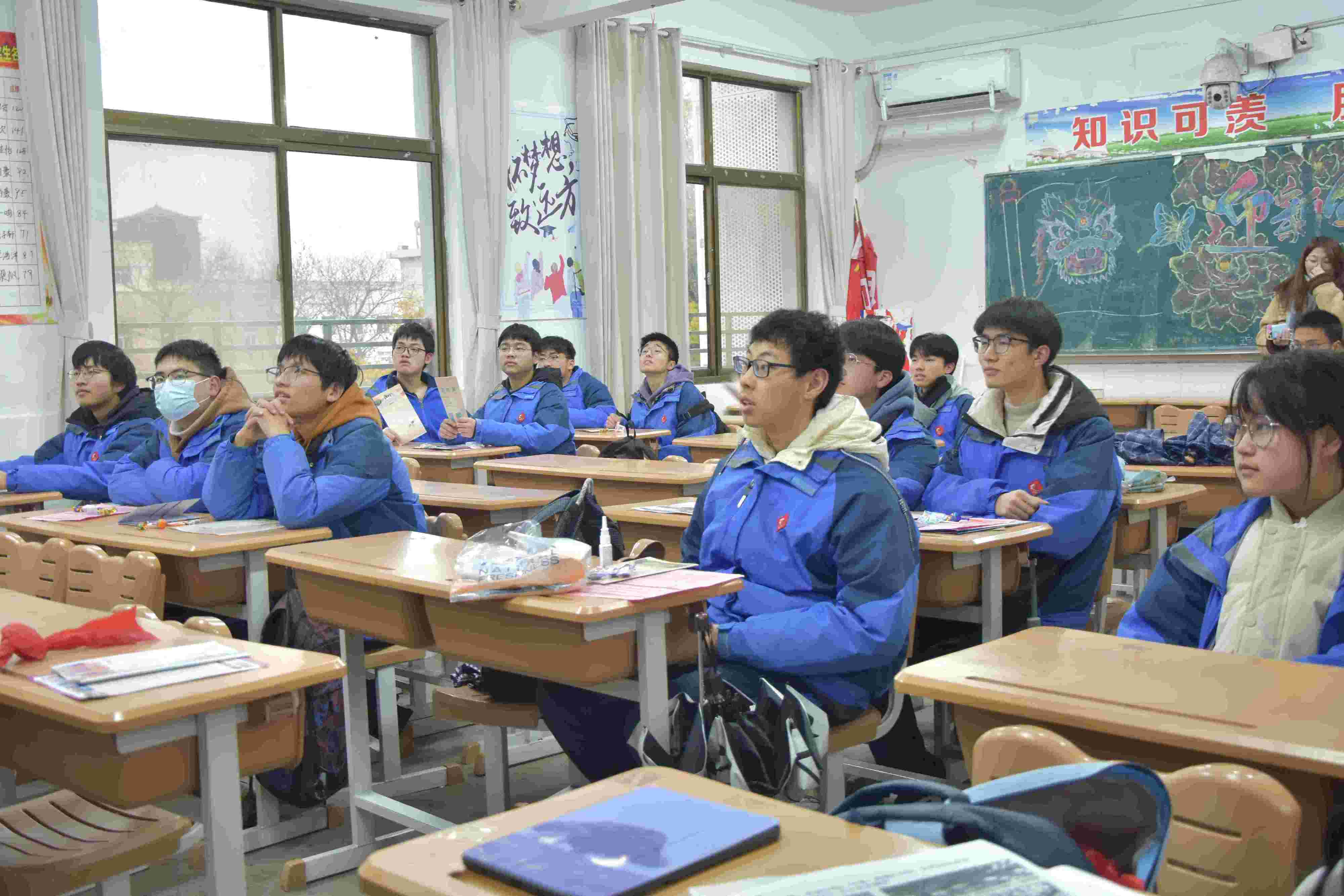 �r��Ť�D ���LĸУ