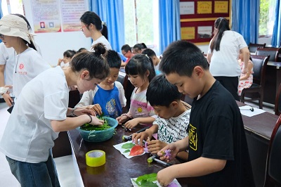 �� ���~�}������ס��Ȼ�ɫ