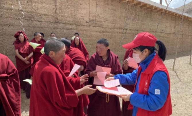 �`���ڡ��ؖ|���顱�ϵĺɻ�