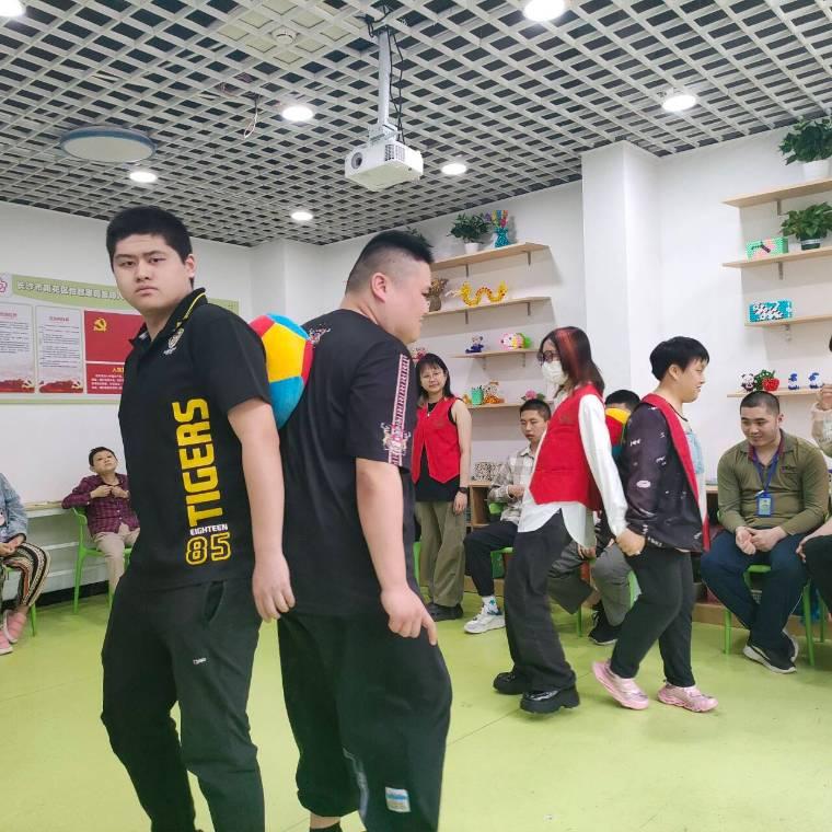 �����󹫹�Ժ�๤�������_չ��ͯ�����f�����`���