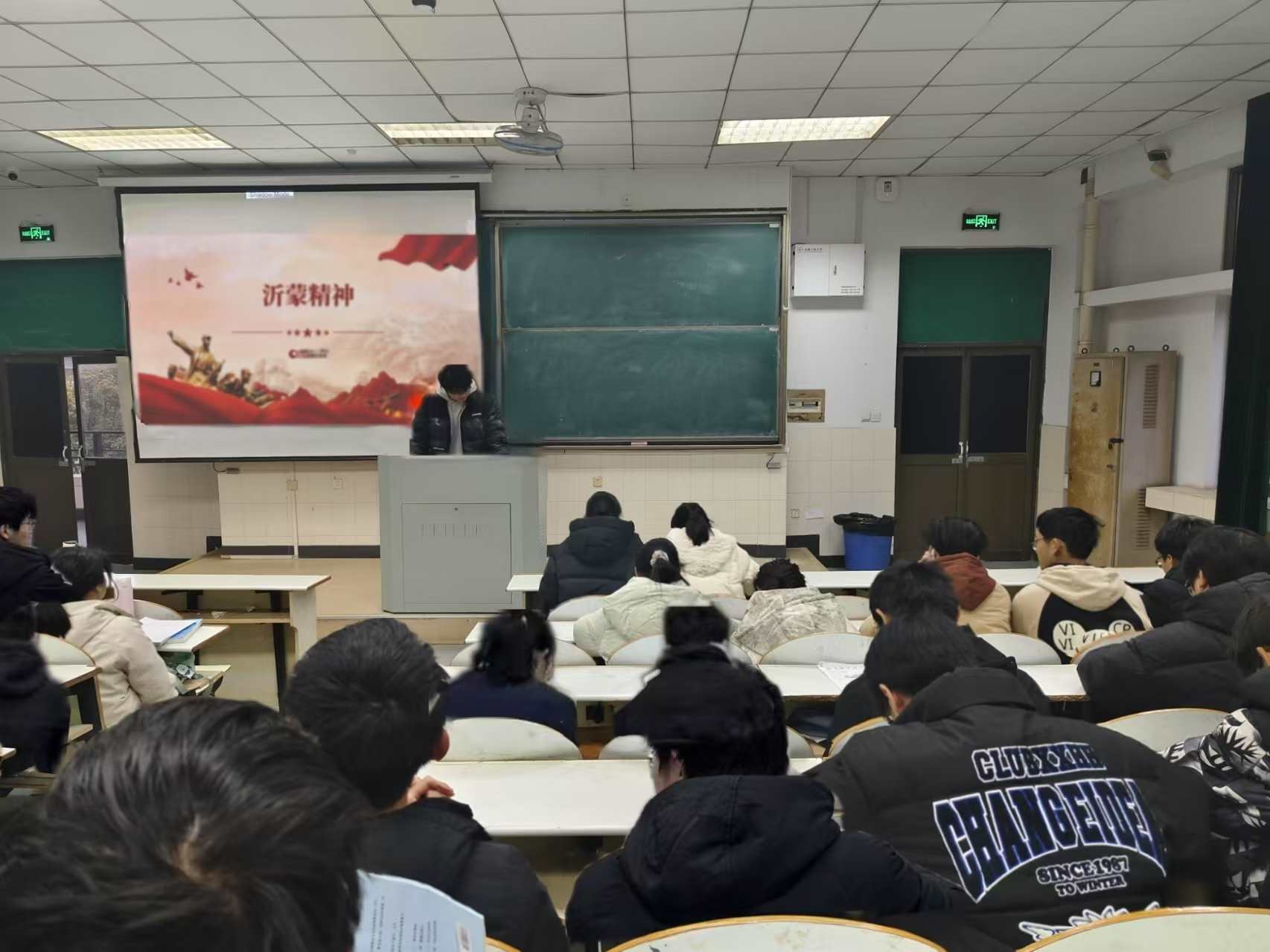 ���ɾ����M��У��־Ը���vȼ�ഺ