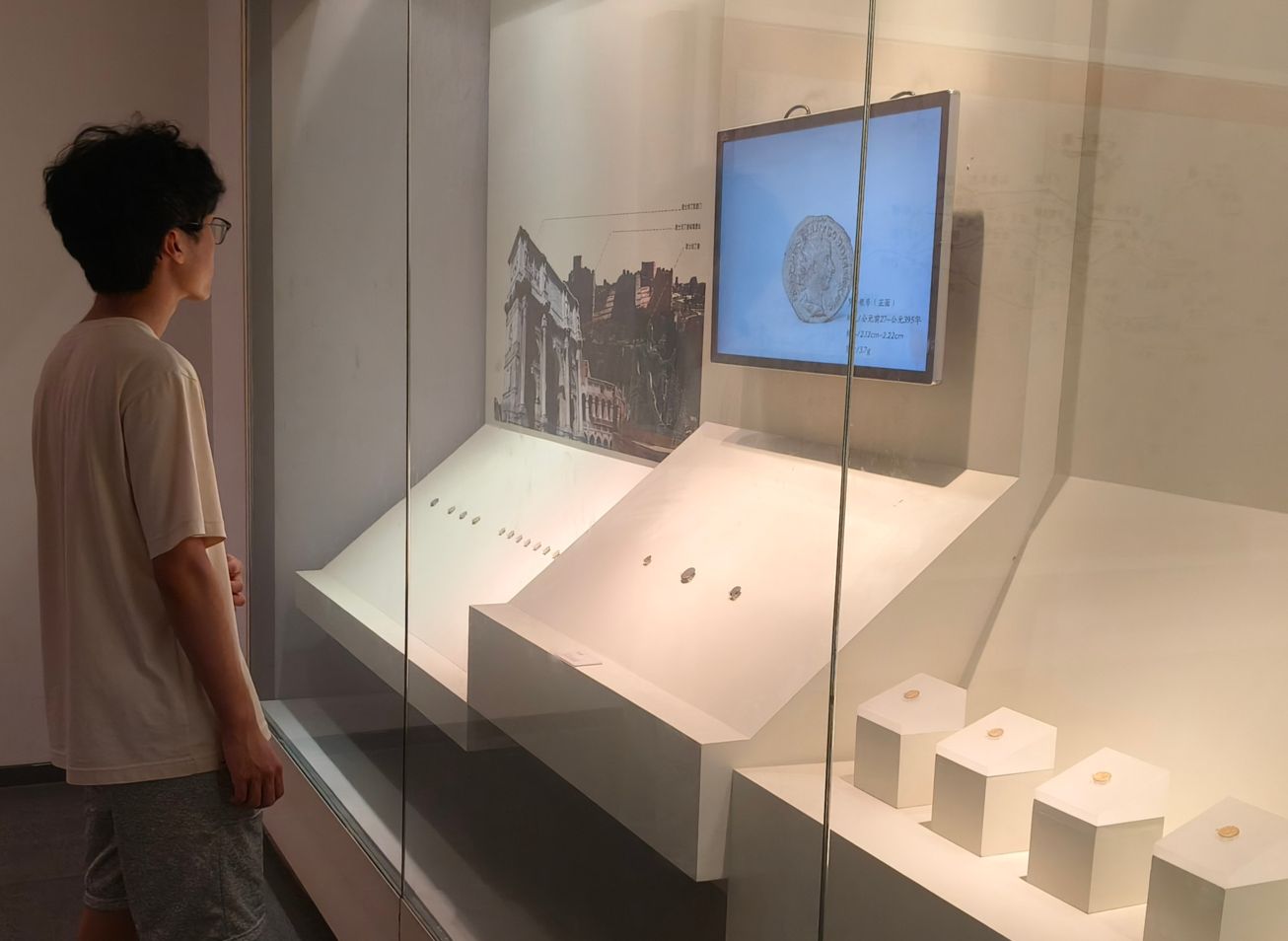 �L�������ˌ��`꠸��������в����^���^չ�[-؛���еĽz·����