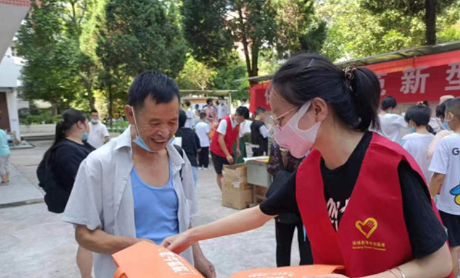 ����ഺ�е�ɫ����־Ը���t��