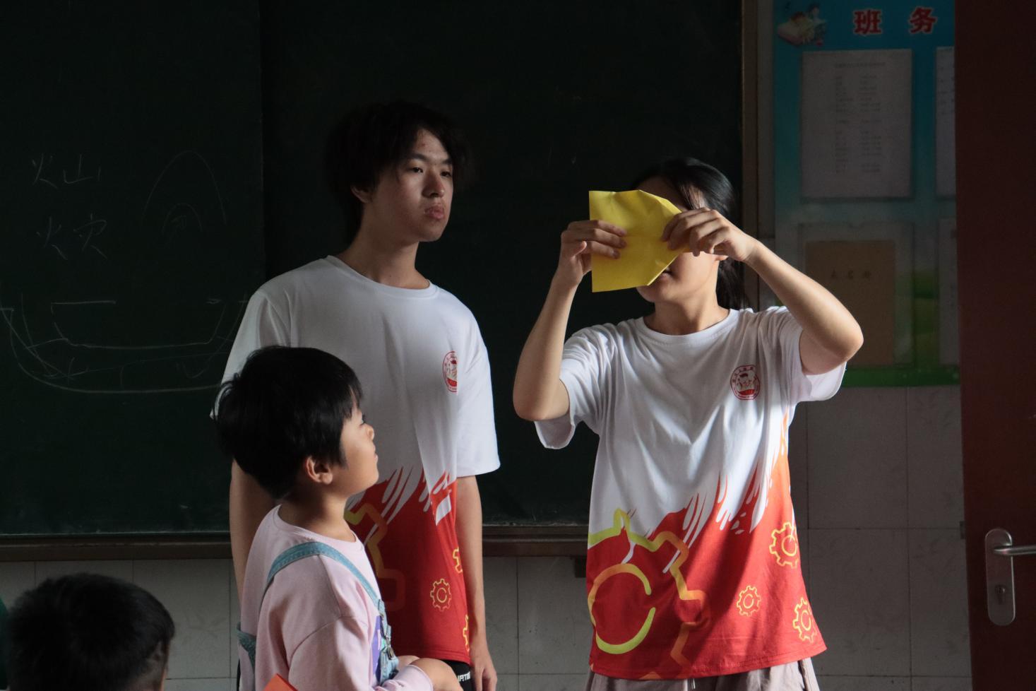 ��ī�زʵ���ɫ��ӣ���W�ӂ��cȼ���ռ���