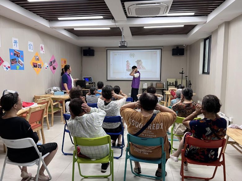 ��ʿ�I�����t(y��)�M����  �������h��Խ�z·ůϦ�------��ͨ��W�t(y��)�WԺ���½z· �����С����ՈF�_չϵ