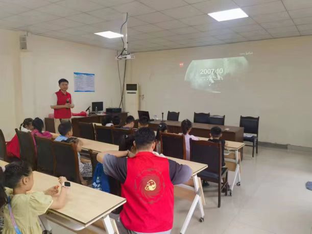 ���ϴ�W(xu��)�߲ʼ��ڣ����{(l��n)�������ǳ����w��A����(m��ng)