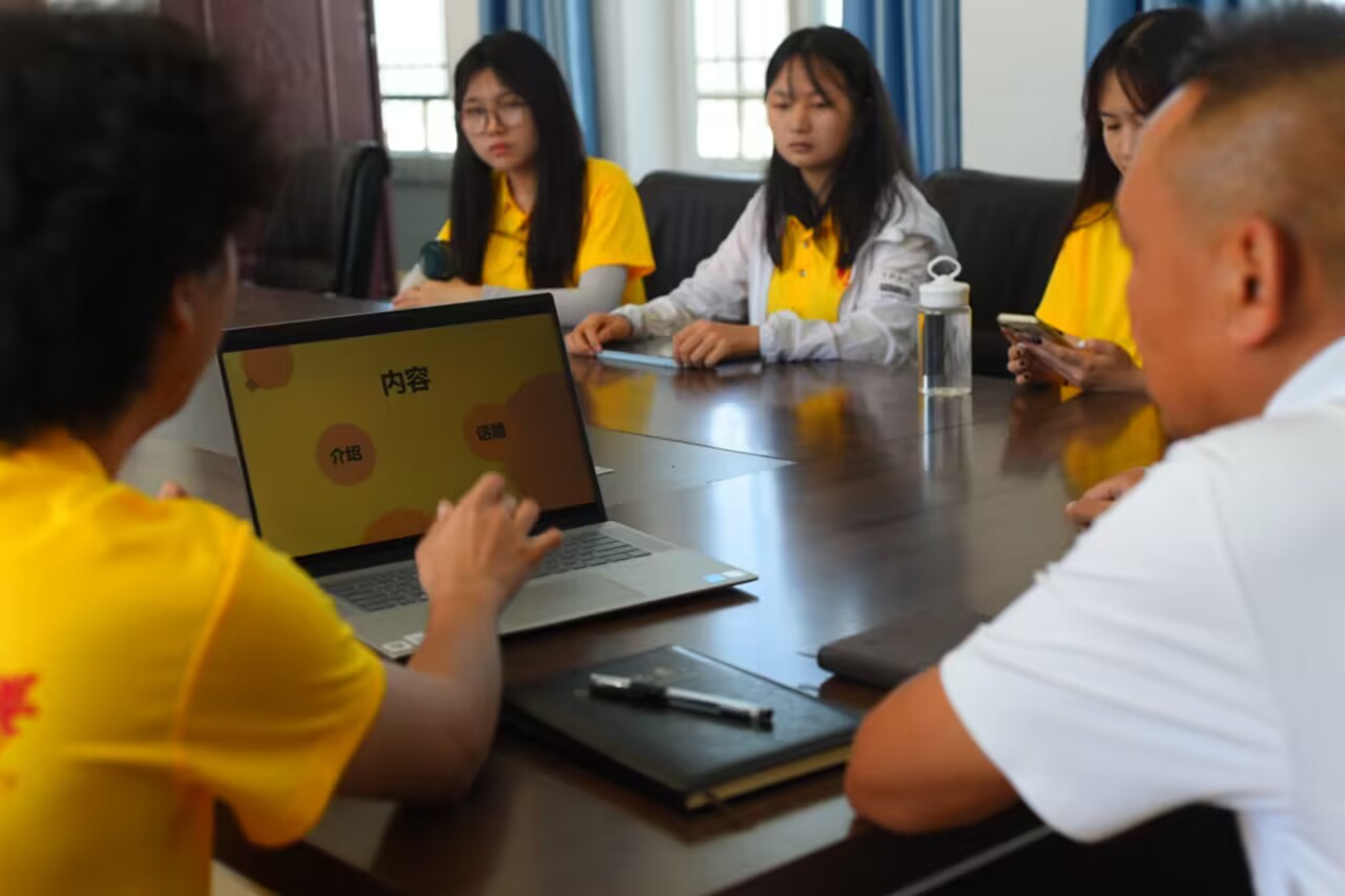 ����ʯ�ʹ�W(xu��)�W(xu��)��ǰ�����̌W(xu��)У���_չ�������������ҡ���Ԓ�}���(d��ng)