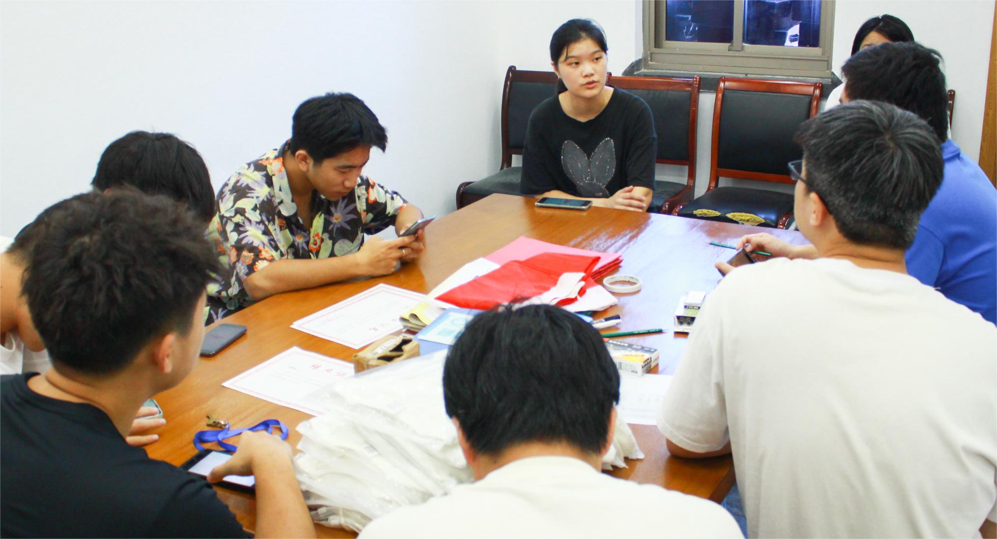 Ξ��΢���c��÷侹Ŵ� �Ї�����һֱ��·��