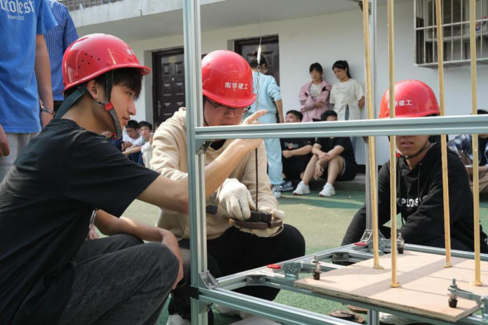 200���ģ�����࣬���A��W(xu��)�e�k��W(xu��)���Y(ji��)��(g��u)�O(sh��)Ӌ��ِ