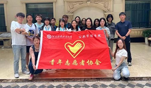 ��������W(xu��)Ժ�������c��ʮ���Ů�Գ��LՓ�����(d��ng)