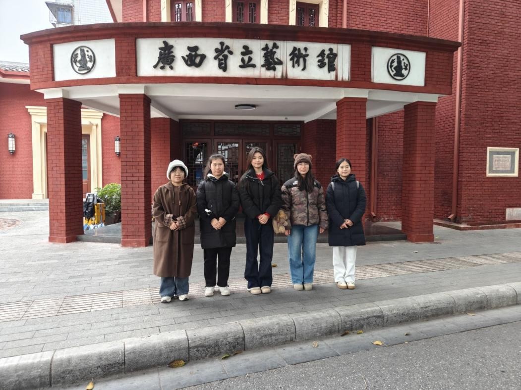 ��ʷ���У����}�������V��������W�R��˼���x�WԺ��������������`�F��_չ�P�����τ�չ��(chu��ng)���԰l(f��)չ·��̽���Ļ��