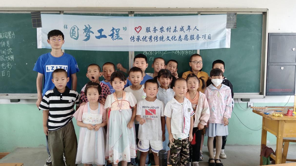 �m�ݽ�ͨ��W ��ľ���̌WԺ��С�ࡰ�A�����̡�־Ը������_չ�Ž^У�@�������}�n��