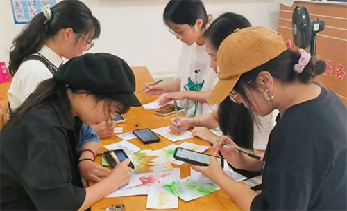 ����q���x�ͣ���ī�cȾ���A��