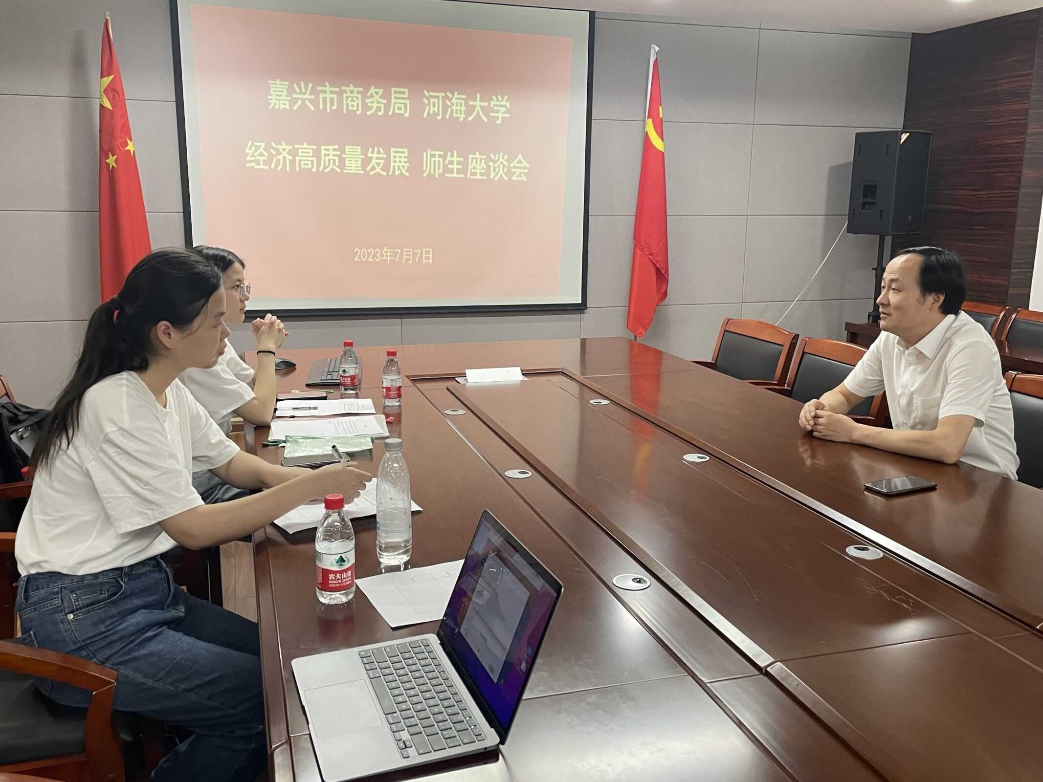 �Ӻ��W�Ӹ����d�{�У���a���ֽ����x�ܹ�ͬ��ԣ