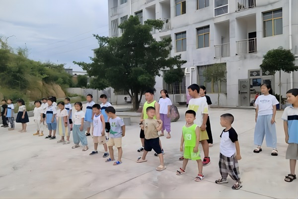 �c���w��Ԓ���c����ͬ�С�����������WԺ���ഺ������־Ը������_չ�˶��\�̌W�n��