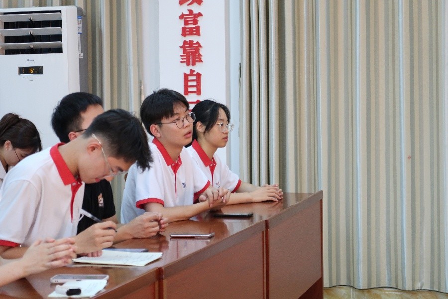 ��P���R���񣬕����ഺ����