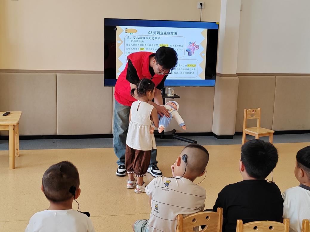 ־Ը����ϣ��֮�⣬������������֮·|��־Ը΢��ů���ģ��o��ͯ����ǰ�С����`꠸������К����˿��ͽ��������_չ���߲ʼ��ڡ�־Ը���ջ�ӣ��ھ��ڣ�