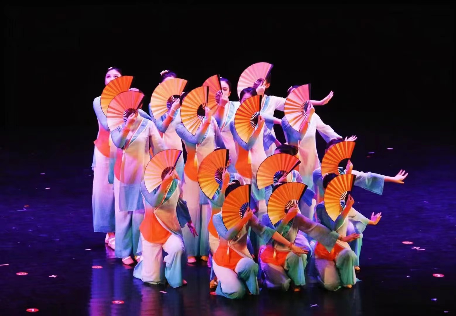 ���A��Ц����ˮ һ��һ�B(t��i)����ɽ