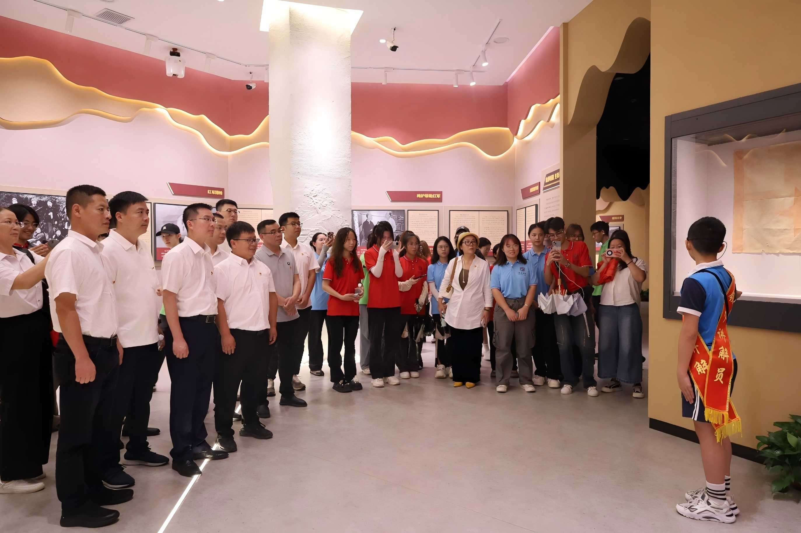 ˇ�������l���У����ڌ��`��͑׃�c���L