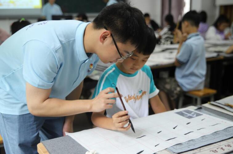 ������ͯ�����l��չ��ò