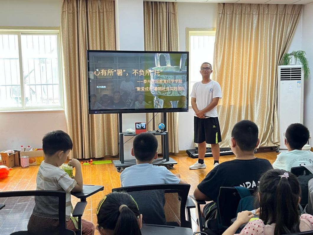 �����ս��ˣ��vʷ�|���ң������й������аࡱ�_չ�����������������ɫ�n��