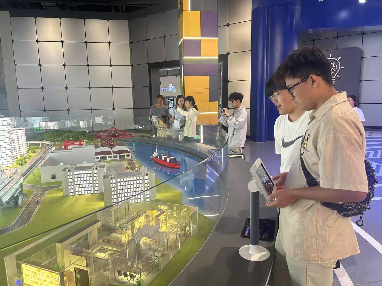 �Ƽ��x�ܭh�������������I�Gɫ��