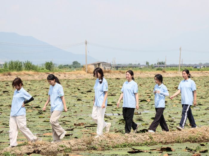 �ؑc�W�������l(xi��ng)�����ɳ���r(n��ng)�顡�ഺ�����l(f��)չ