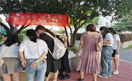 �Ͼ�������W�����o���ǣ�ů��ͯ�С����`С꠳ɹ��_չ����־Ը���