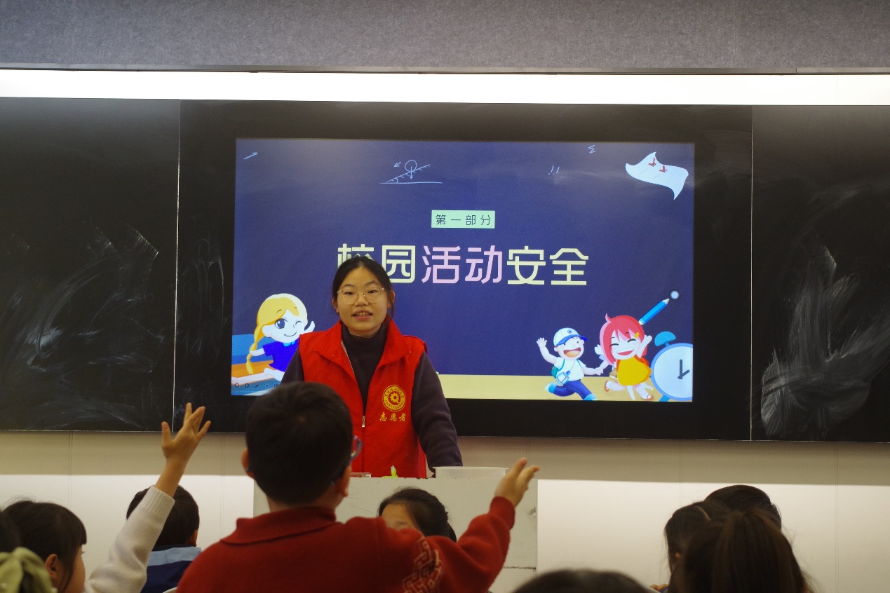 �����(zh��n)�մɴ�W���o�����L �c�ۡ�ͯ���С�־Ը����� ־Ը����_���ܵ����o�c��ͯ���L֮��