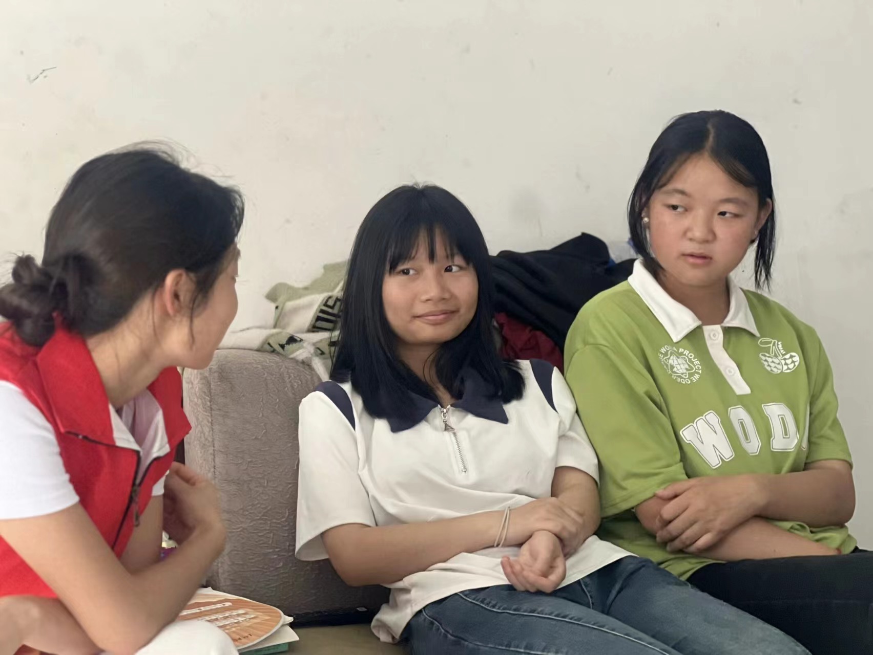 ���������У������L��