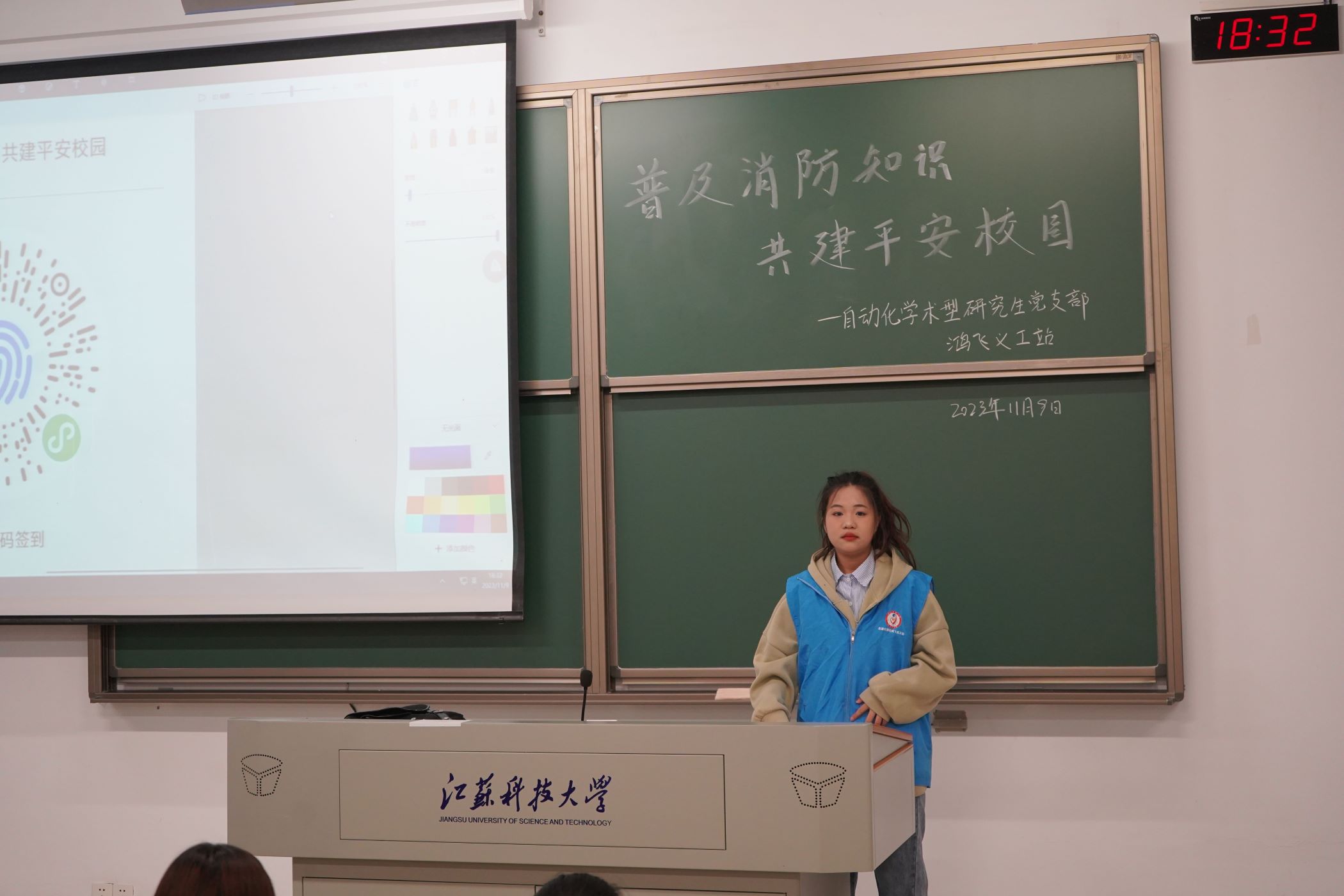 �ռ�����֪�R������ƽ��У�@