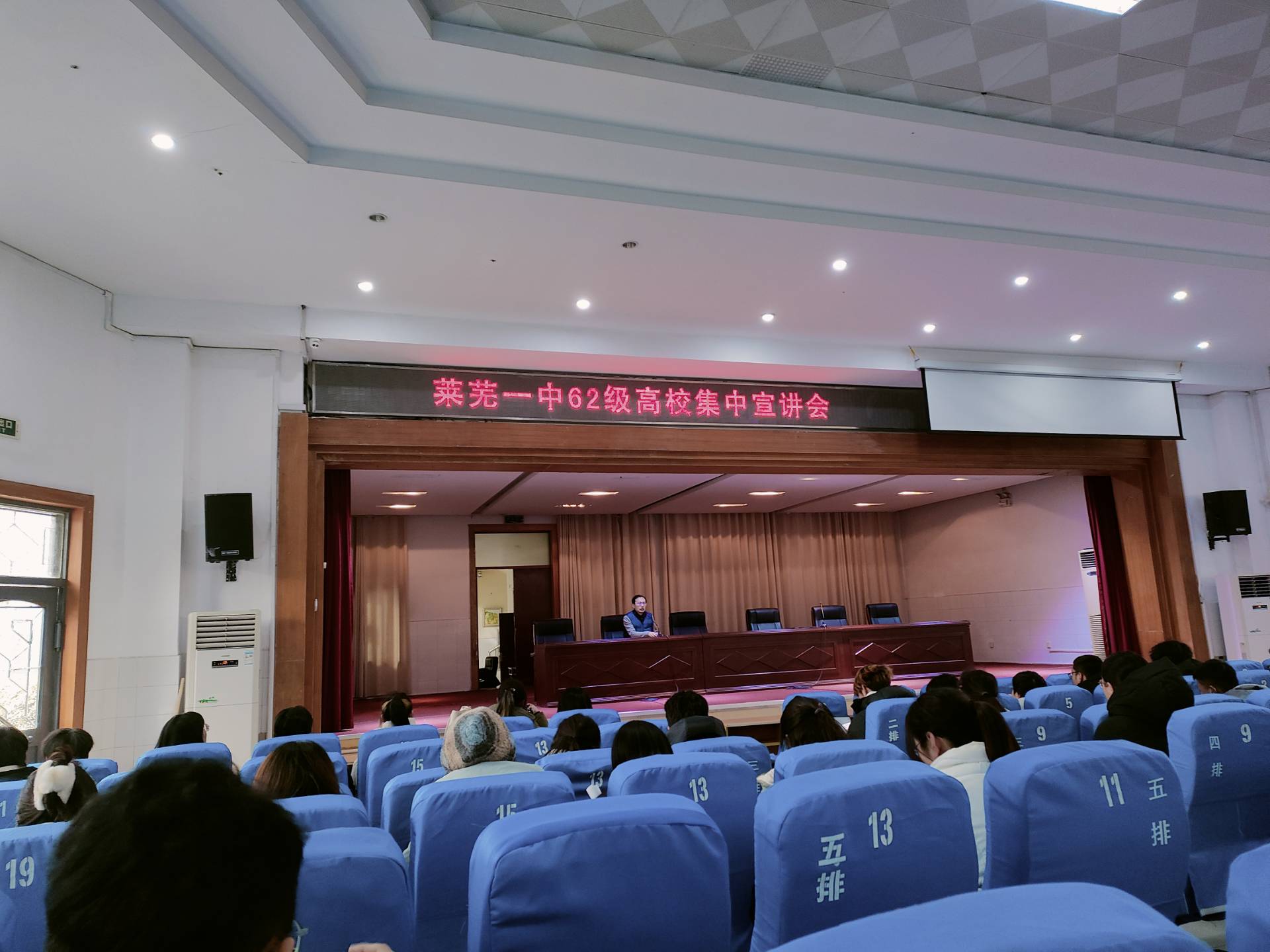 ʯ����У���vꠣ����ĸУ���A��ʯ��