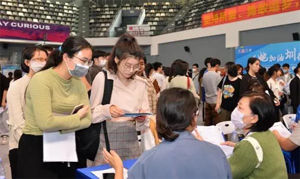 ����Ů��W(xu��)��������Ƹ��������e��