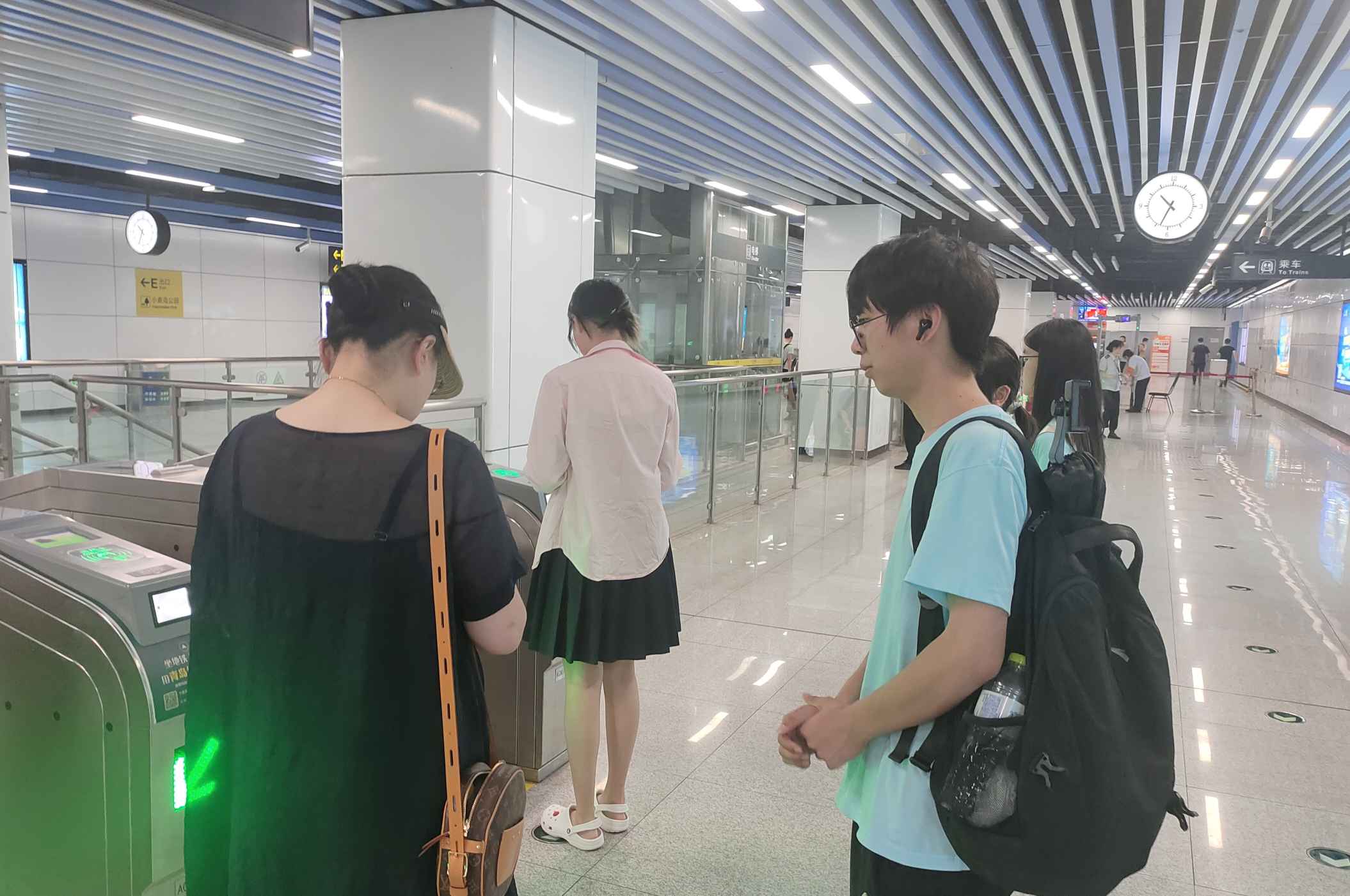 ���u�Ƽ���W�����u�С�Ѳ�Y�{���飬���������С��������Ό��`�F���������E�L���F�����Ό��`����L