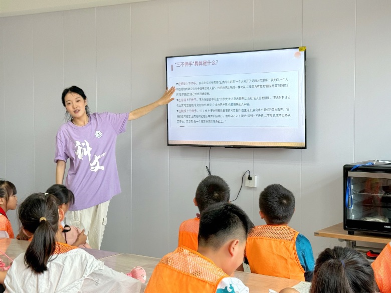 ͯ�Ĺ���(j��)�����桱·��ꖡ���С���R���c(di��n)��W(xu��)�����������l(xi��ng)