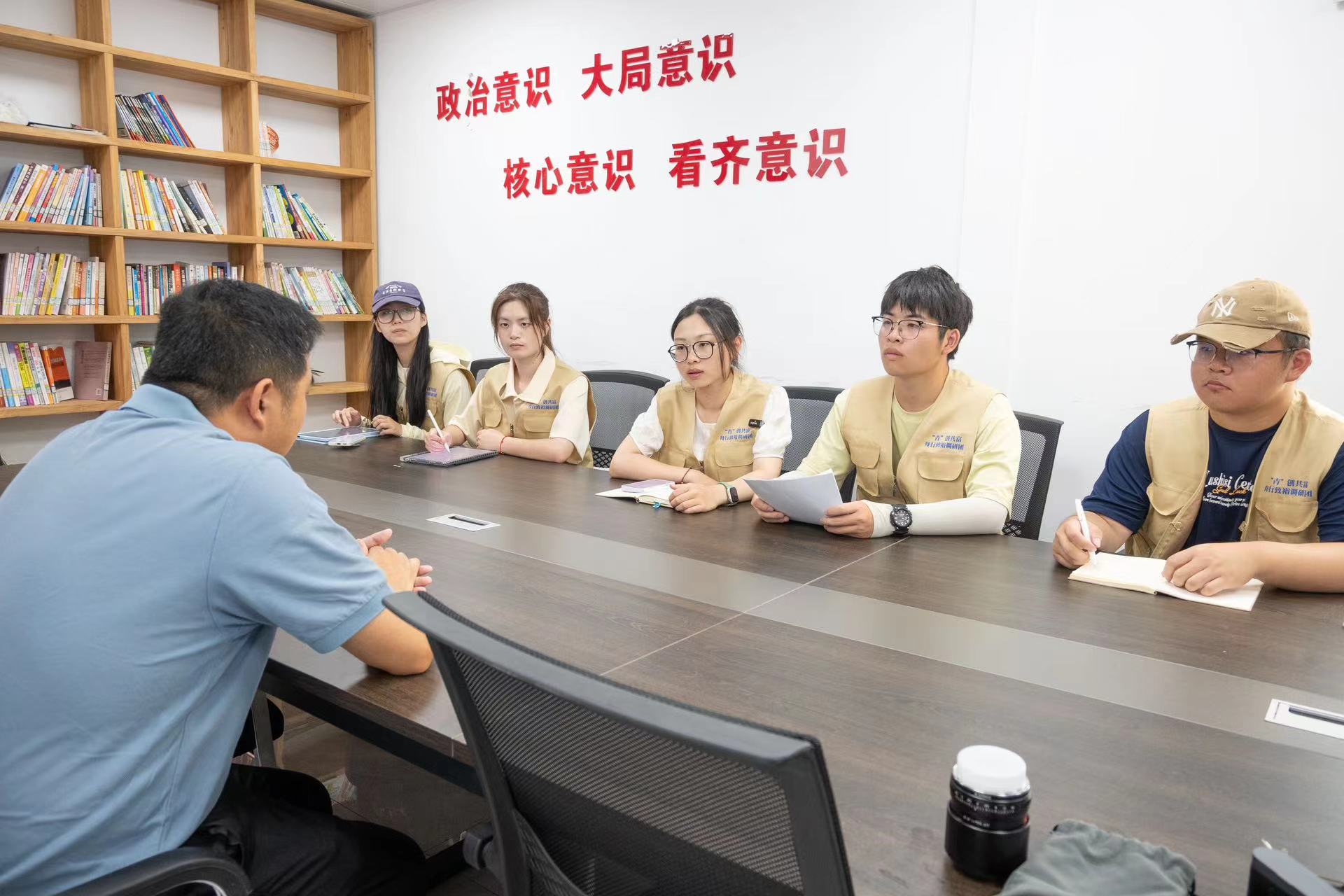 ���M��й�L��٣��˽⹲����r·