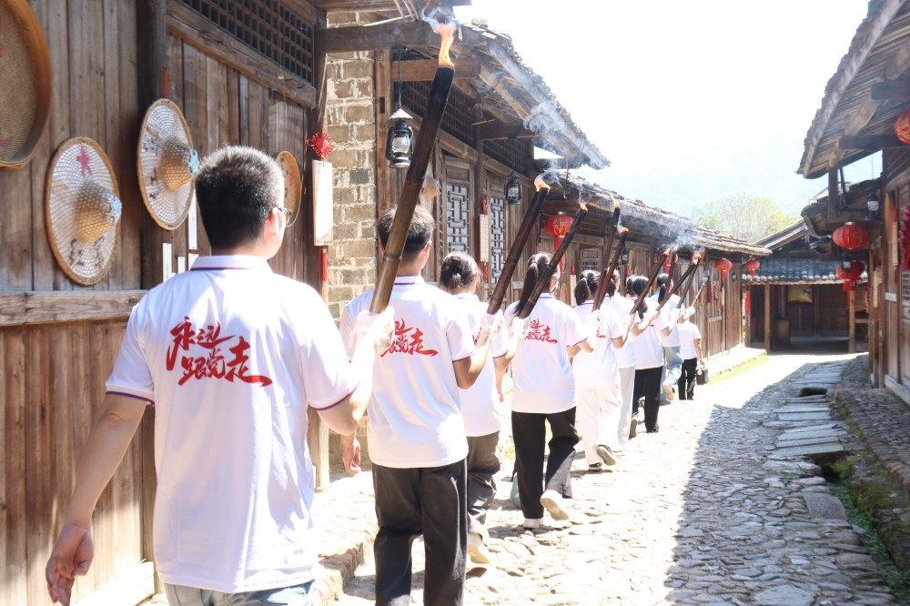 ׷���I(l��ng)�����E����ȡ�^�M(j��n)������������Ժ�������M(j��n)���r�L(zh��ng)͡�_(k��i)չ�������(hu��)��(sh��)�`���(d��ng)