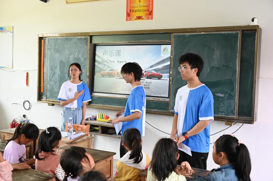 ������飬������(m��ng)�룬�w��δ�����������ϴ�W(xu��)늚�Ժ���ҫ��ԭ��(m��ng)�����m(x��)�����顱��ɫ�n��չʾ