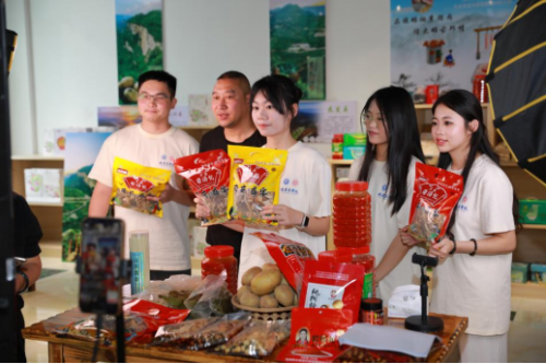 �����̌W(xu��)Ժ���������l(xi��ng)���`꠸��(zh��n)���_չ������`��� ���������ɽ�� У�؅f(xi��)�������d