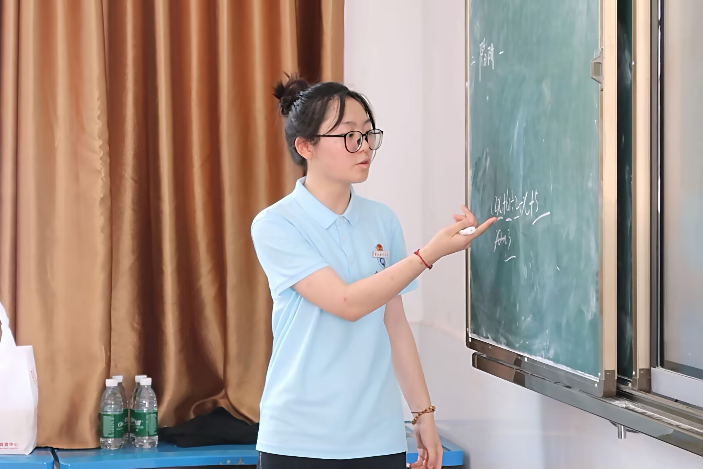 �����������弾�ڶ������ഺ���У����ڡ��⟨�l