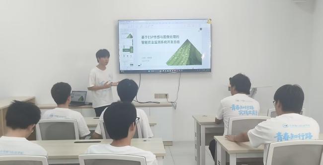 隊長高裕窿開第二次小組會議+鄭梓濤攝